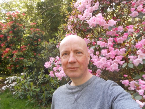 <span>Steven, 60</span> <span style='width: 25px; height: 16px; float: right; background-image: url(/bitmaps/flags_small/UK.PNG)'> </span><br><span>Feock, Reino Unido</span> <input type='button' class='joinbtn' style='float: right' value='JOIN NOW' />
