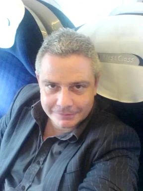 <span>Dylan, 52</span> <span style='width: 25px; height: 16px; float: right; background-image: url(/bitmaps/flags_small/UK.PNG)'> </span><br><span>Oxford, Regno Unito</span> <input type='button' class='joinbtn' style='float: right' value='JOIN NOW' />