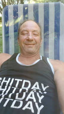 <span>David, 60</span> <span style='width: 25px; height: 16px; float: right; background-image: url(/bitmaps/flags_small/CH.PNG)'> </span><br><span>Bangkok, 瑞士</span> <input type='button' class='joinbtn' style='float: right' value='JOIN NOW' />