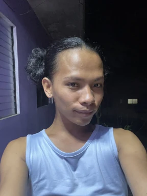 <span>Mark Louise, 25</span> <span style='width: 25px; height: 16px; float: right; background-image: url(/bitmaps/flags_small/PH.PNG)'> </span><br><span>Makati, Filippine</span> <input type='button' class='joinbtn' style='float: right' value='JOIN NOW' />