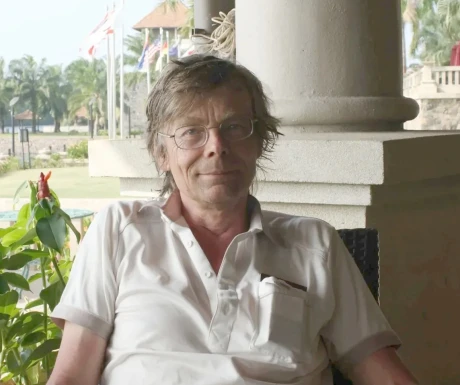 <span>Rob, 64</span> <span style='width: 25px; height: 16px; float: right; background-image: url(/bitmaps/flags_small/UK.PNG)'> </span><br><span>Luton, Великобрит</span> <input type='button' class='joinbtn' style='float: right' value='JOIN NOW' />
